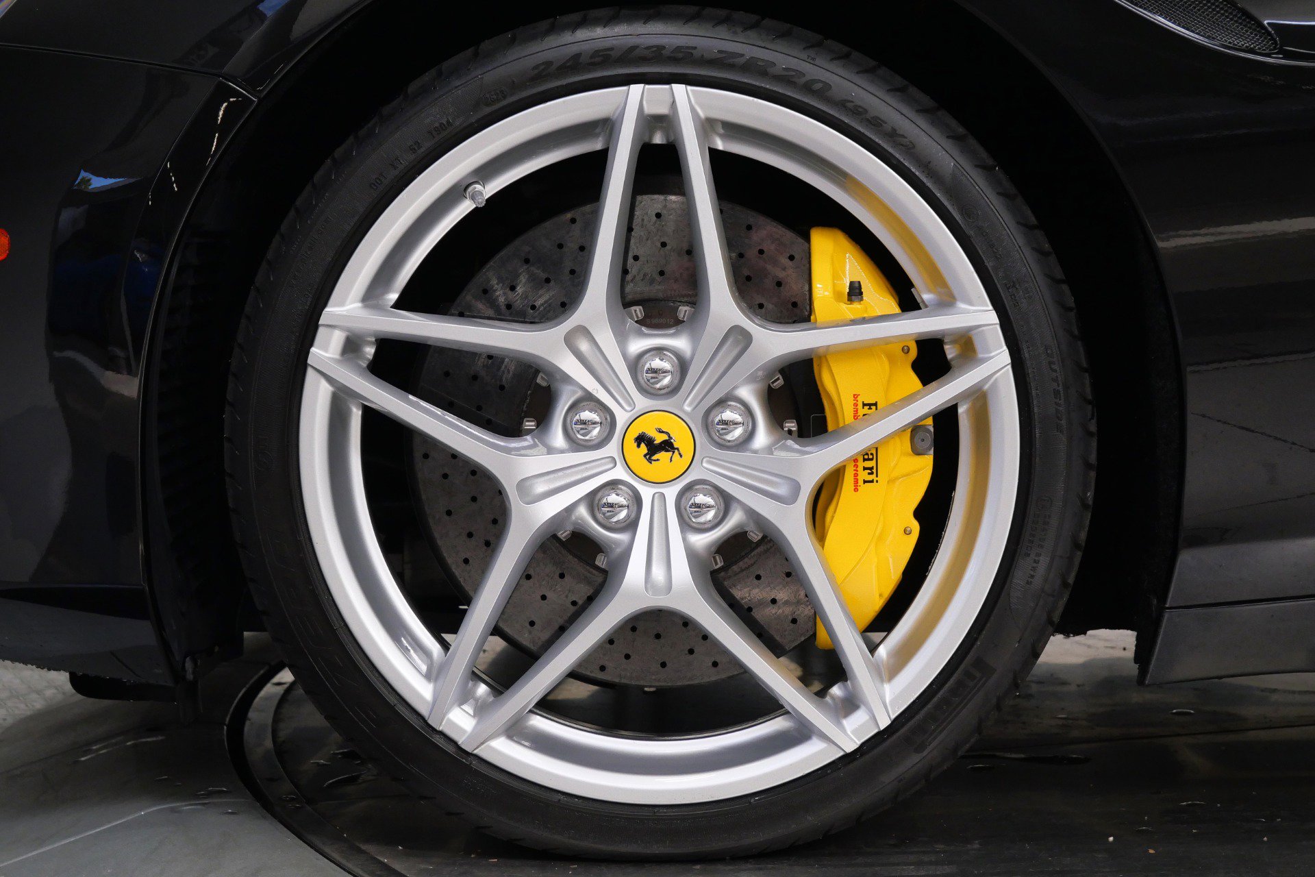 Used 2015 Ferrari California T RWD image 10