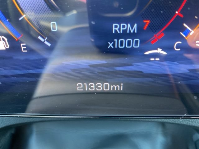 Used 2025 Chevrolet Traverse LT FWD image 2