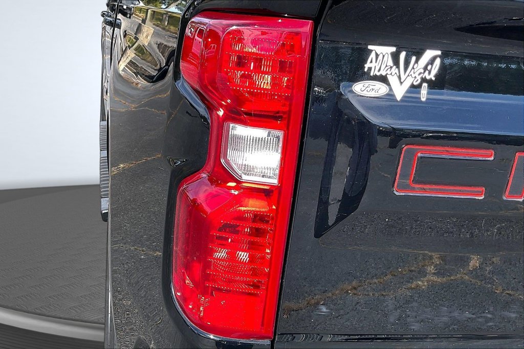 Used 2023 Chevrolet Silverado 1500 LT AWD/4WD image 25