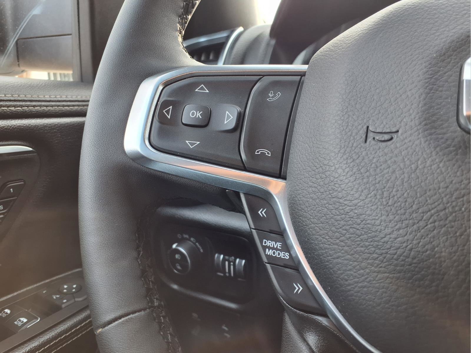 Used 2025 RAM 1500 Laramie AWD/4WD image 19