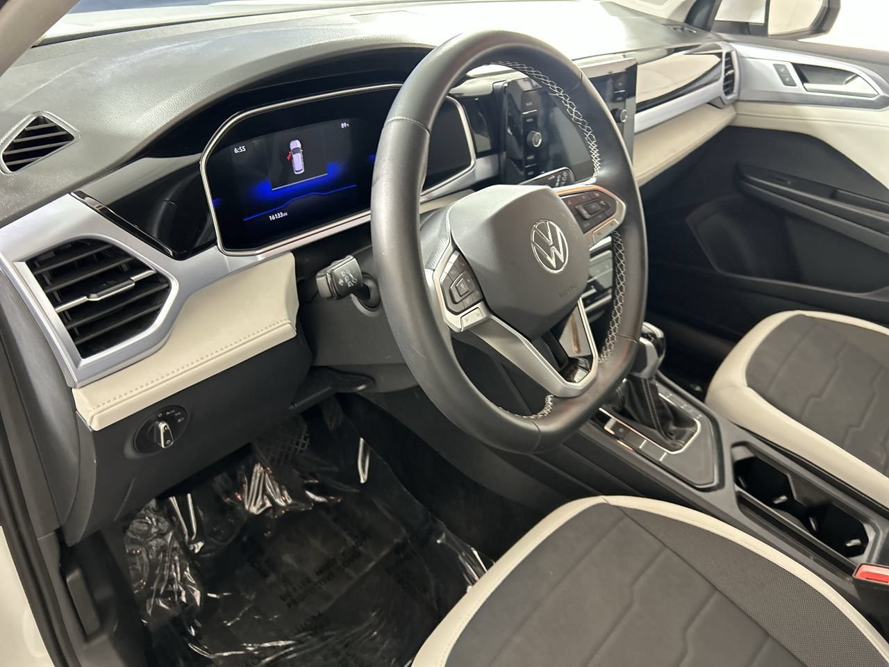 Used 2026 Volkswagen Taos SE FWD image 12