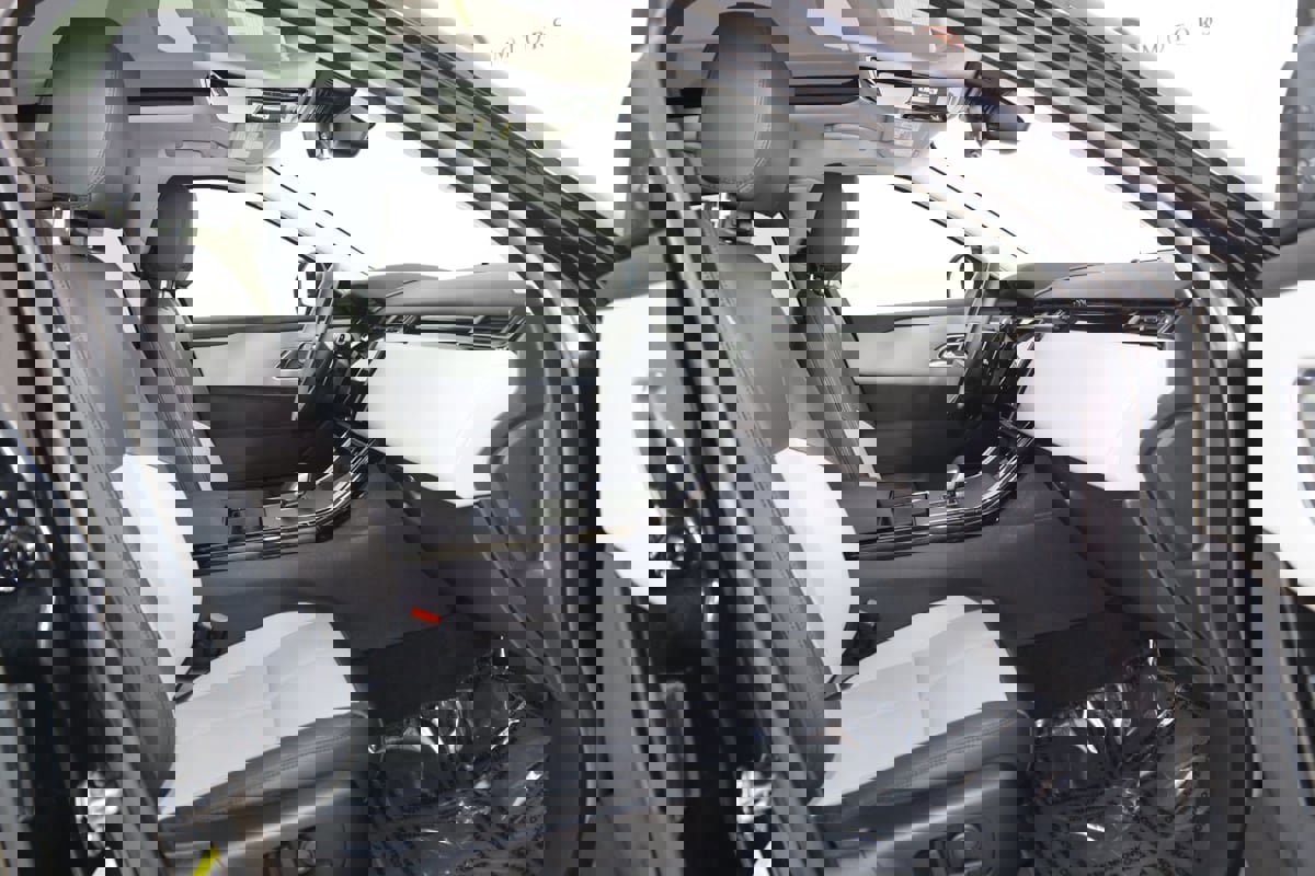 Used 2025 Land Rover Range Rover Velar Dynamic SE image 13