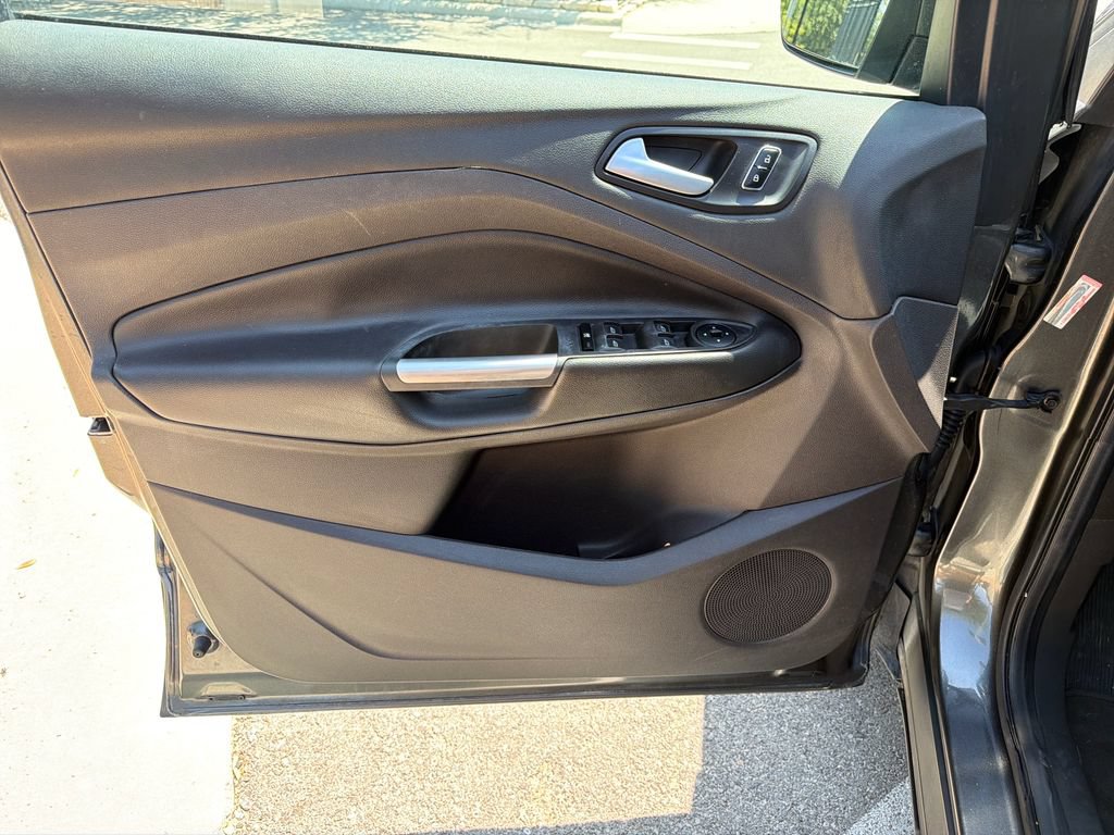 Used 2015 Ford Escape SE FWD image 16