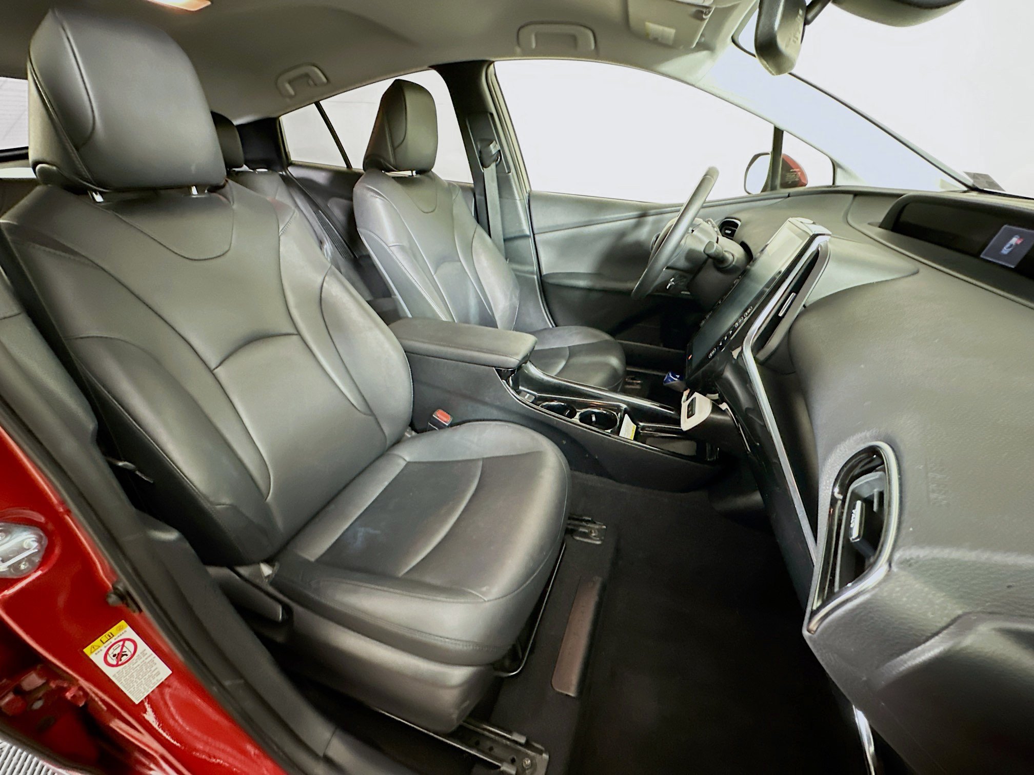 Used 2017 Toyota Prius Prime Advanced FWD image 30