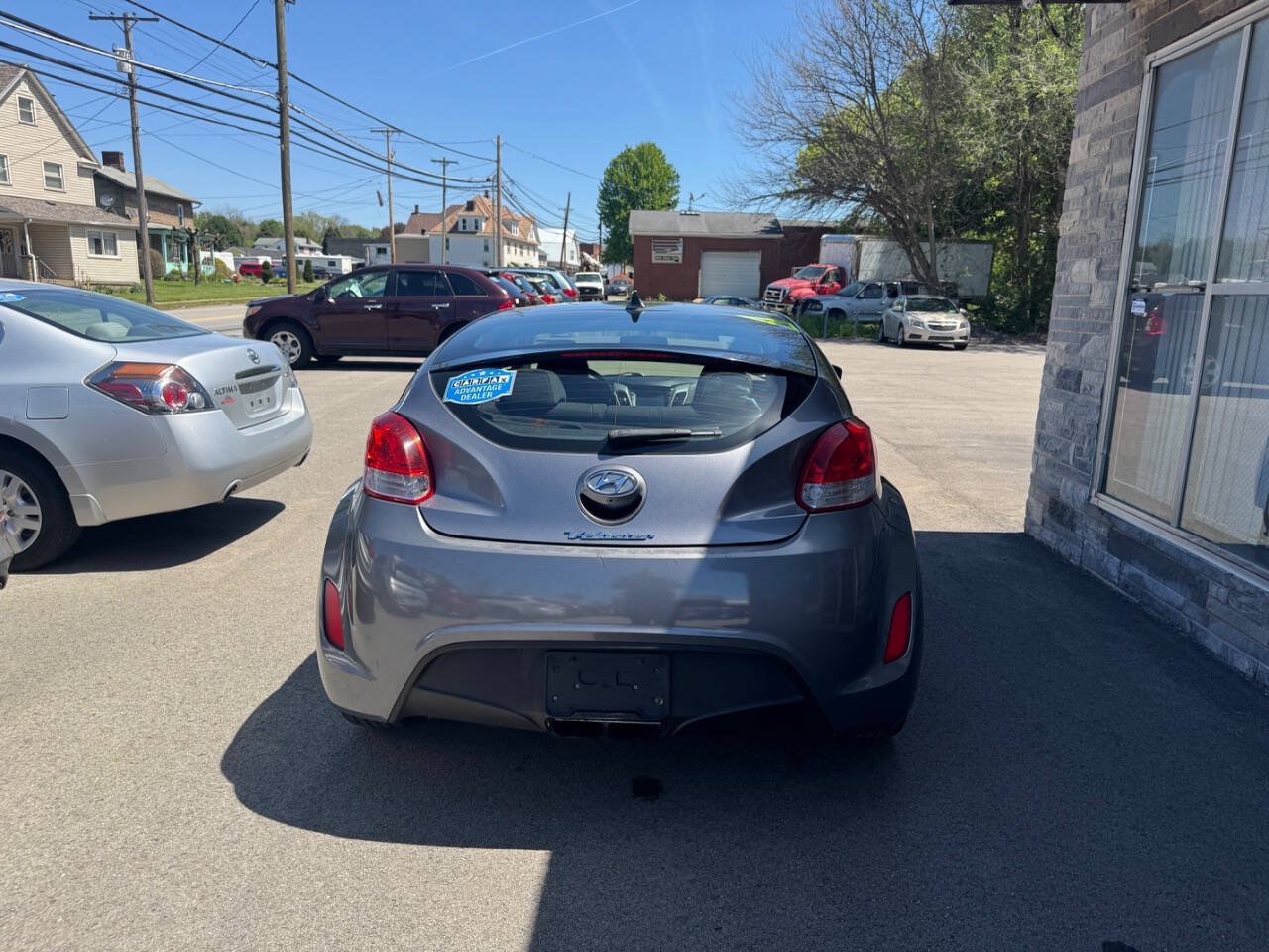 Used 2017 Hyundai Veloster FWD image 4