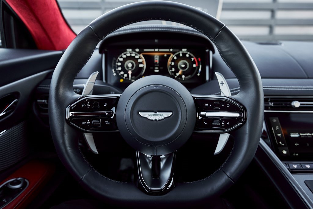 Used 2024 Aston Martin DB12 image 41