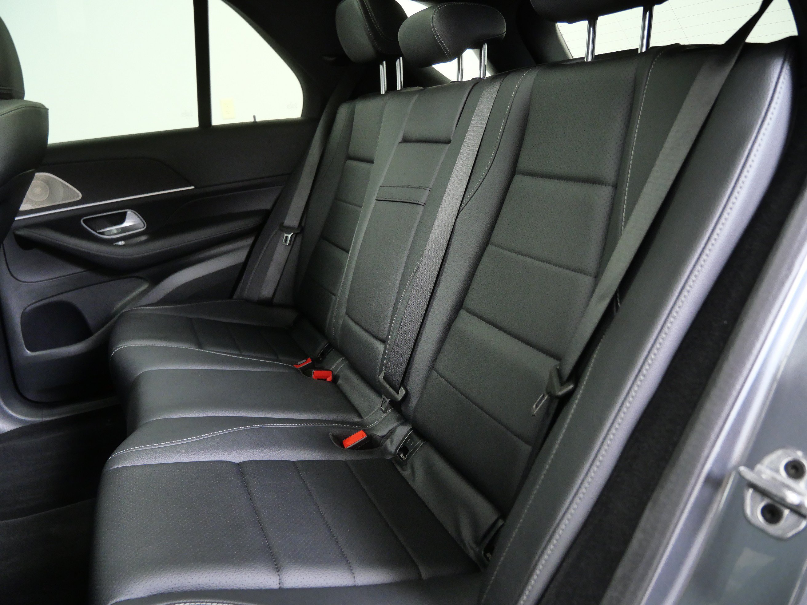 Certified 2025 Mercedes-Benz GLE 450e 4MATIC w/ Driver Assistance Package image 18