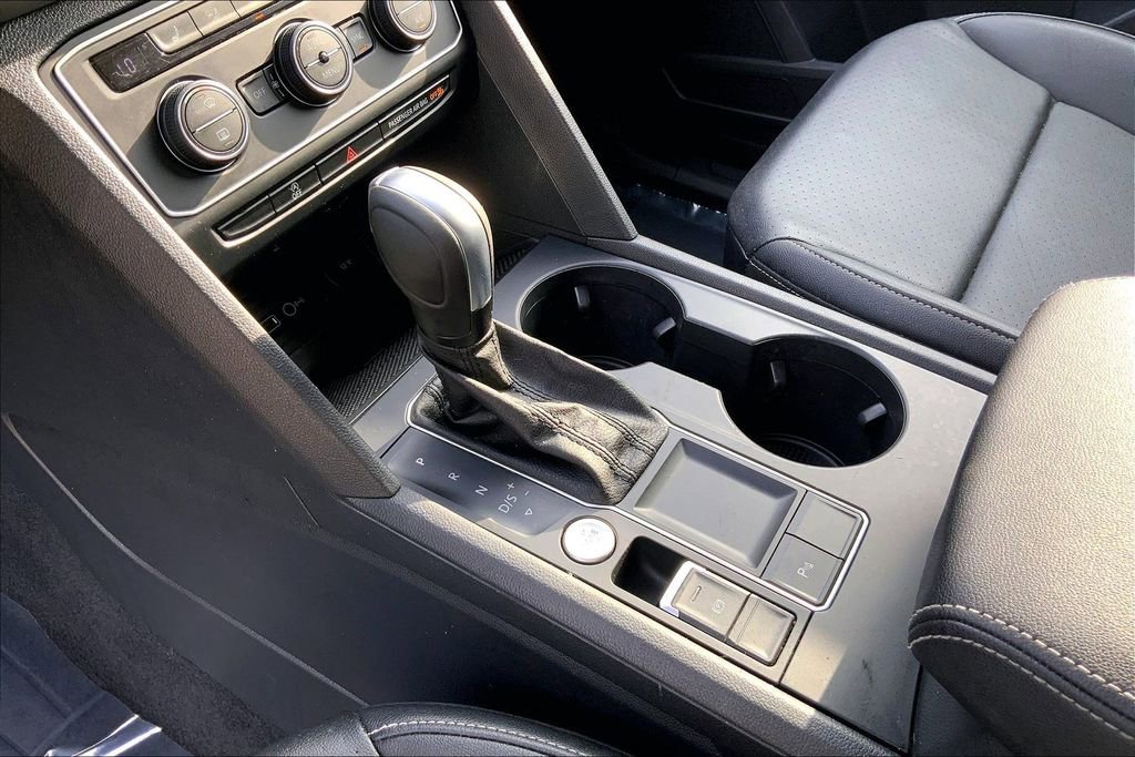 Used 2020 Volkswagen Atlas Cross Sport SE w/ Towing Package image 15