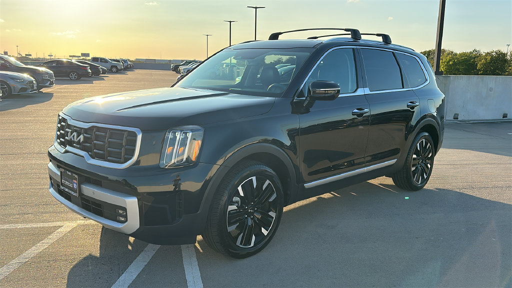 Used 2025 Kia Telluride SX w/ SX Captain's Chair Package FWD image 9