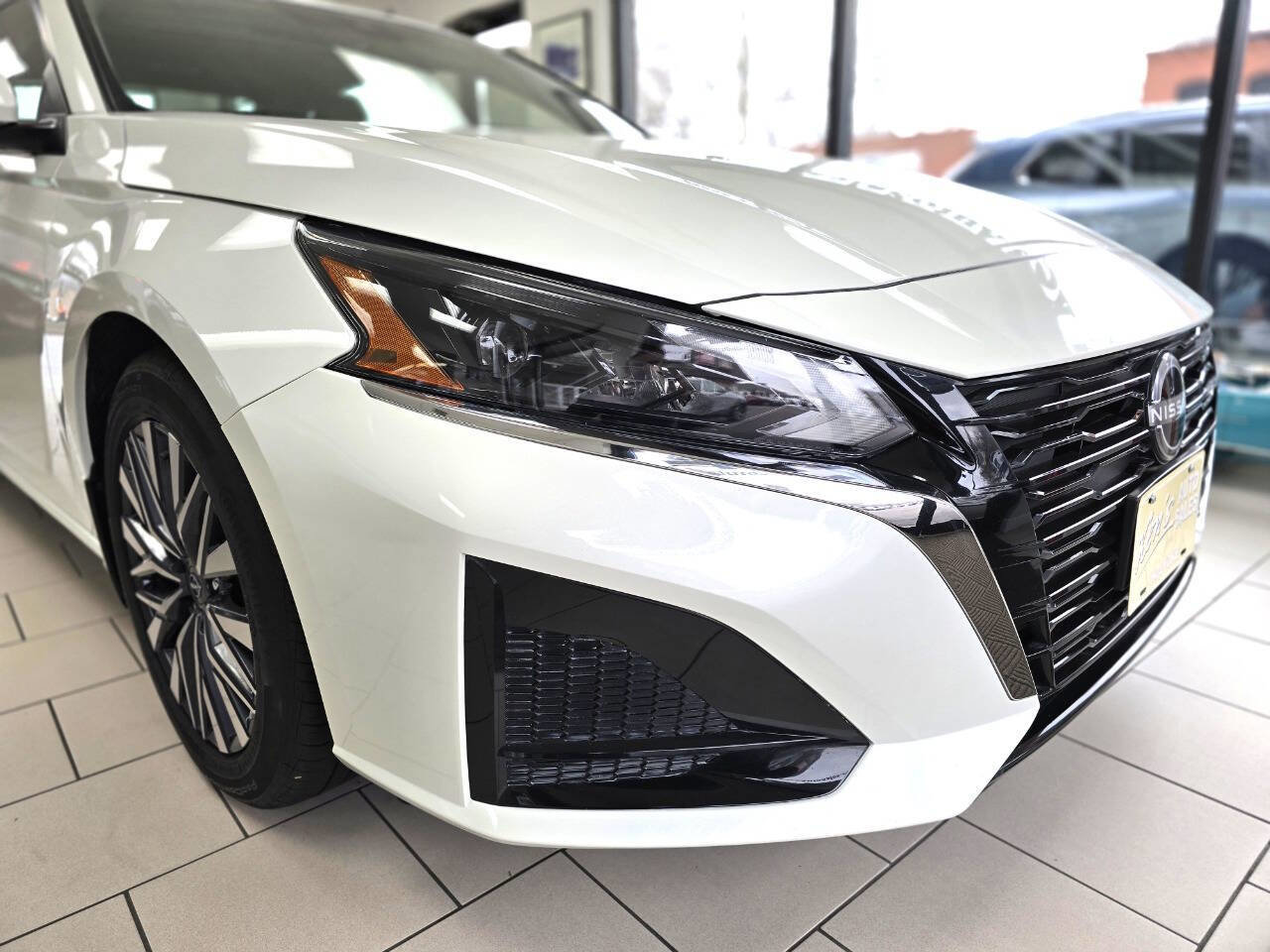 Used 2023 Nissan Altima 2.5 SV w/ SV Premium Package image 4