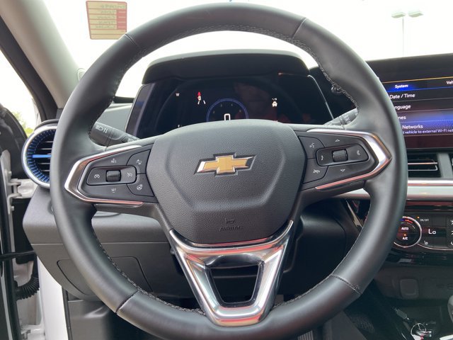 Used 2025 Chevrolet Trax LT w/ LT Convenience Package FWD image 33
