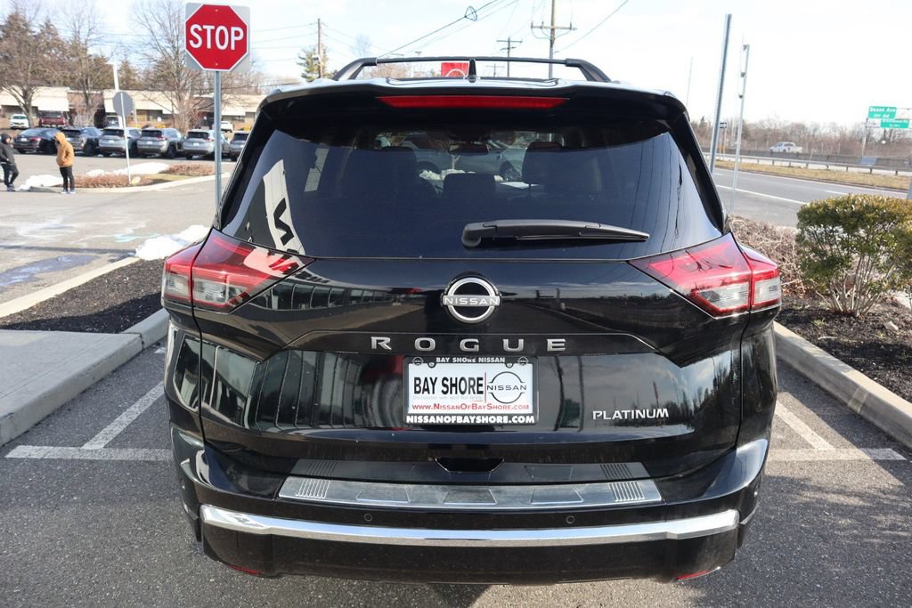 Certified 2025 Nissan Rogue Platinum FWD image 7
