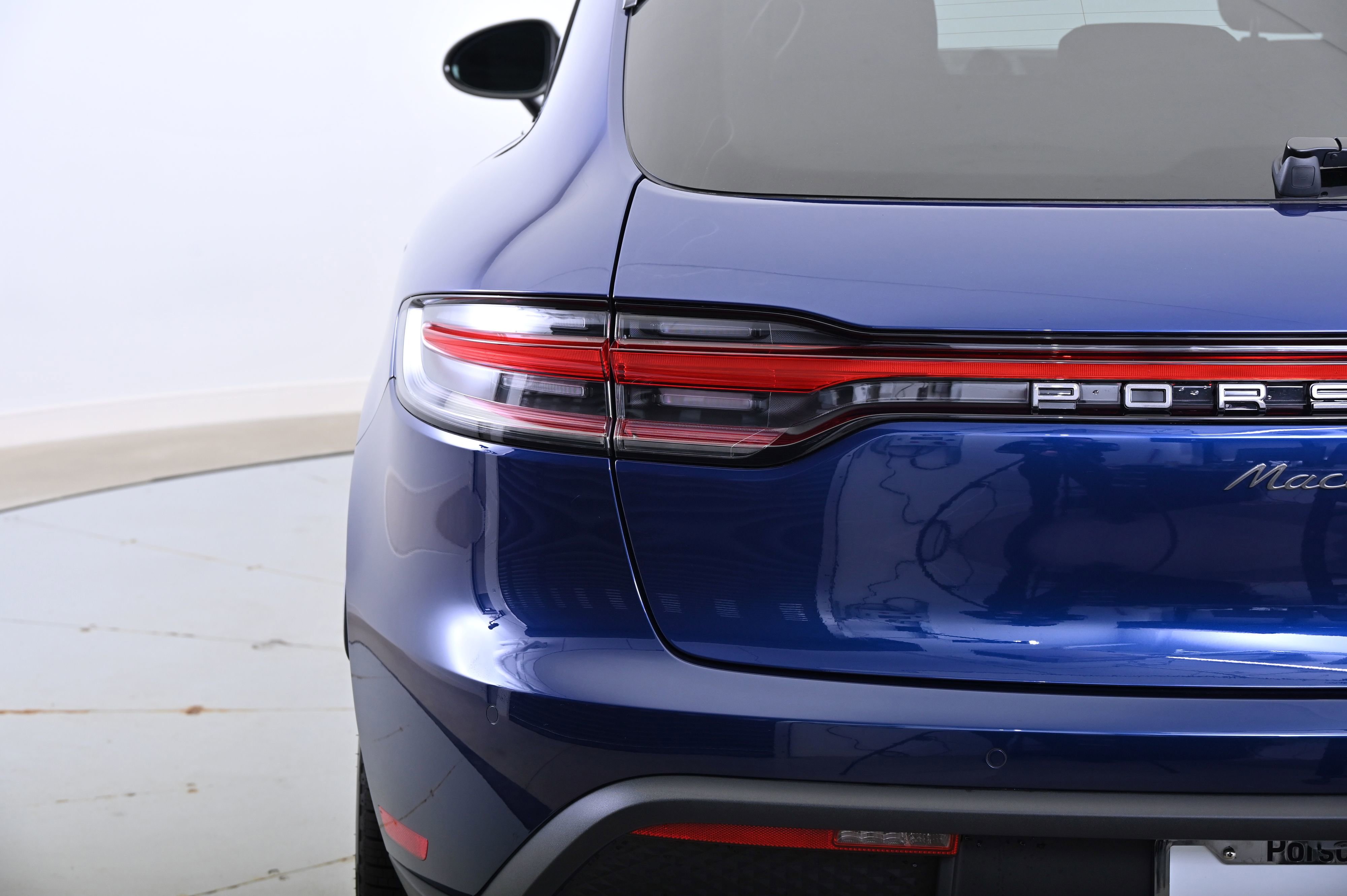 Certified 2025 Porsche Macan image 14