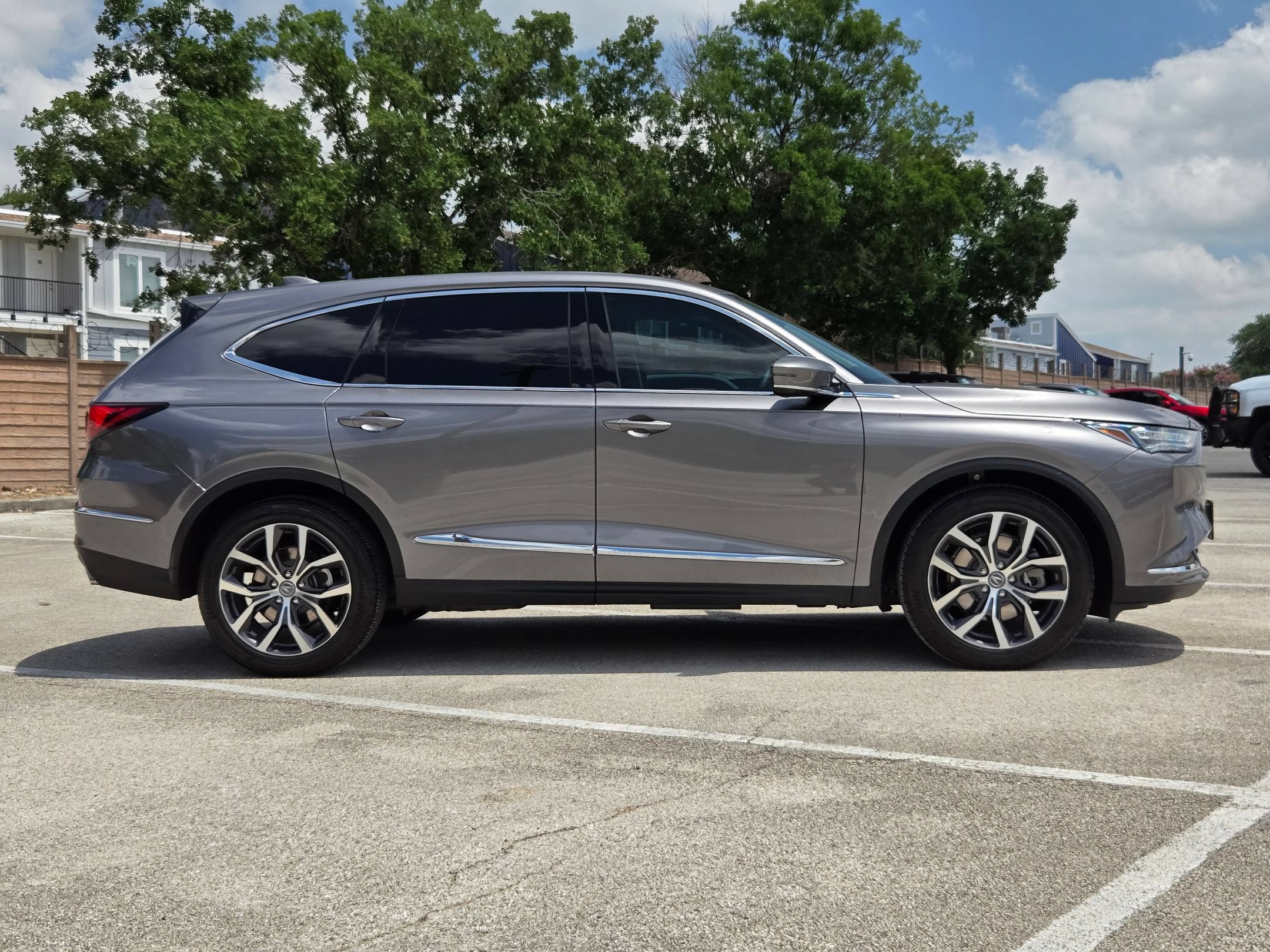 Used 2024 Acura MDX SH-AWD w/ Technology Package image 3