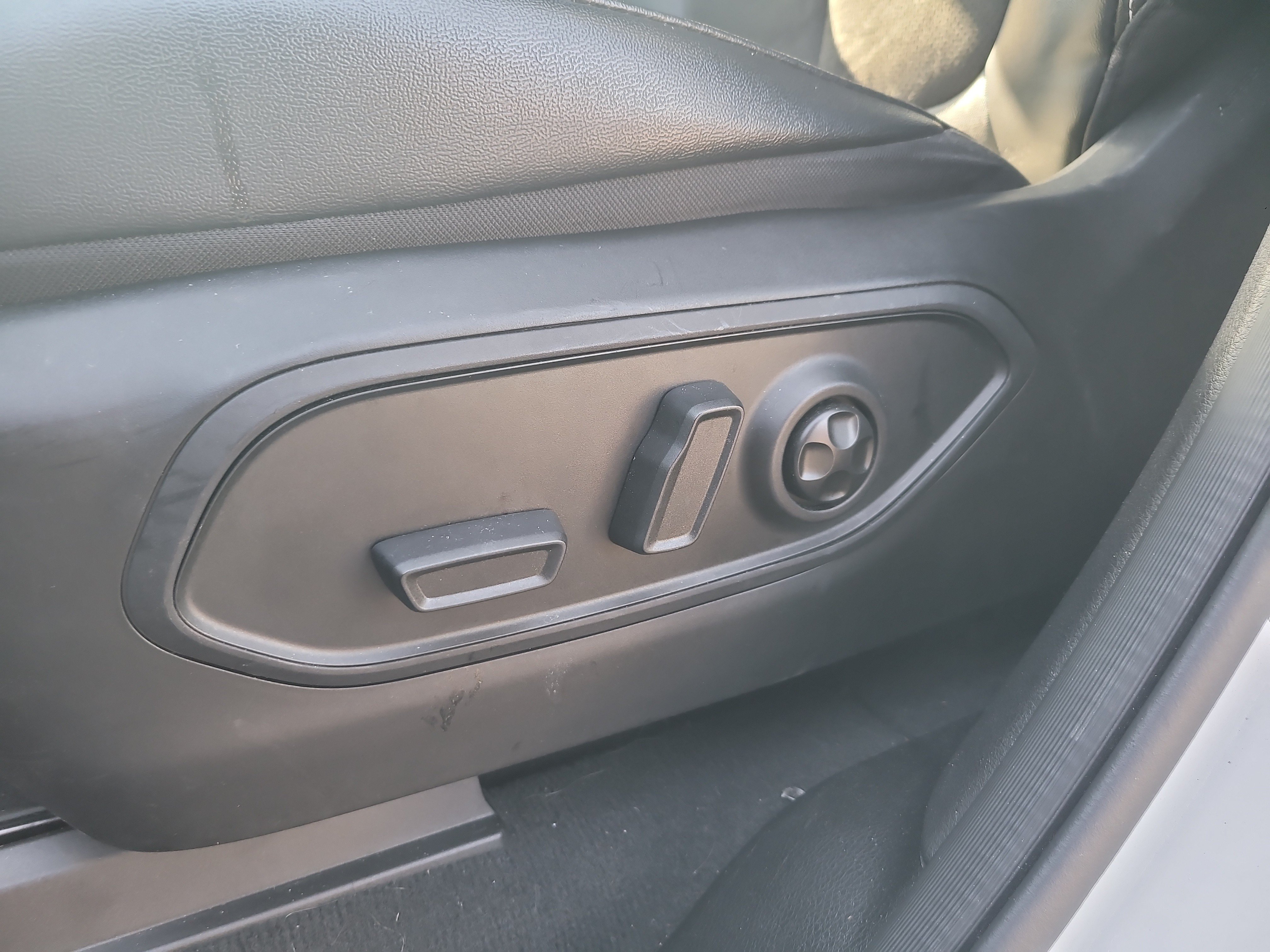 Used 2024 Jeep Grand Cherokee Altitude RWD image 18