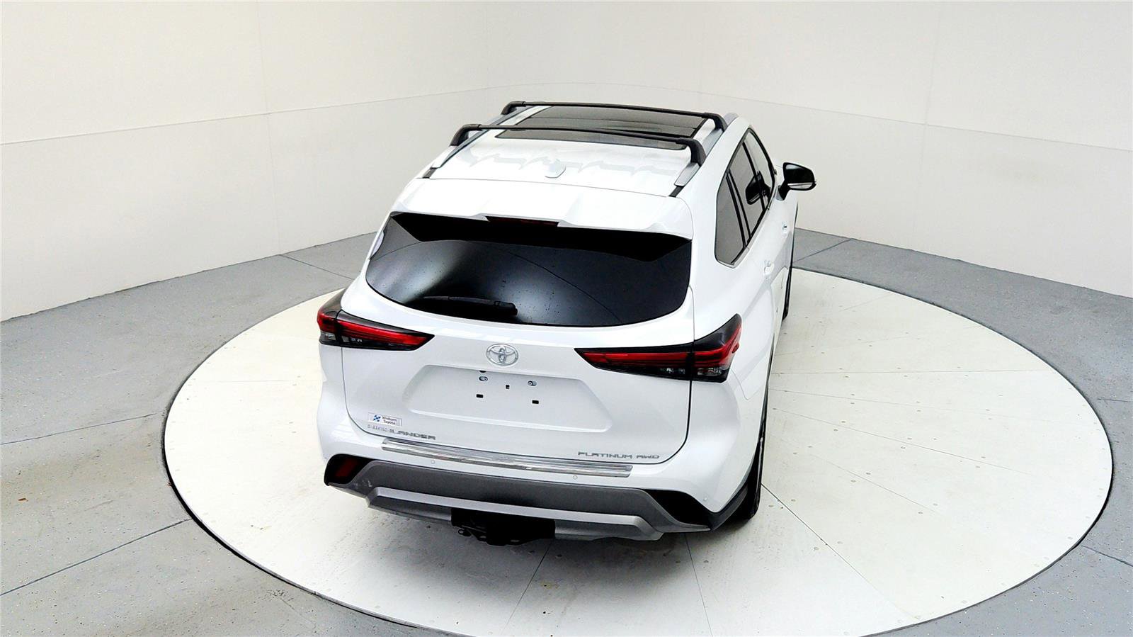 Used 2023 Toyota Highlander Platinum image 17