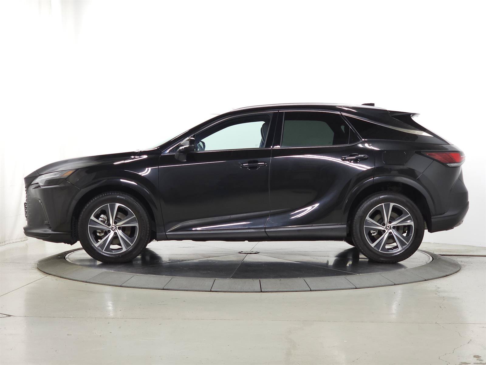 Certified 2023 Lexus RX 350 Premium w/ Cold Area Package AWD/4WD image 4