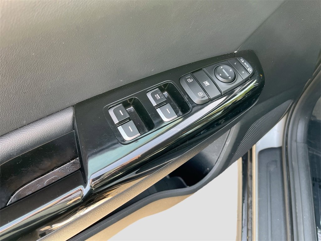 Used 2021 Kia Sportage EX image 16