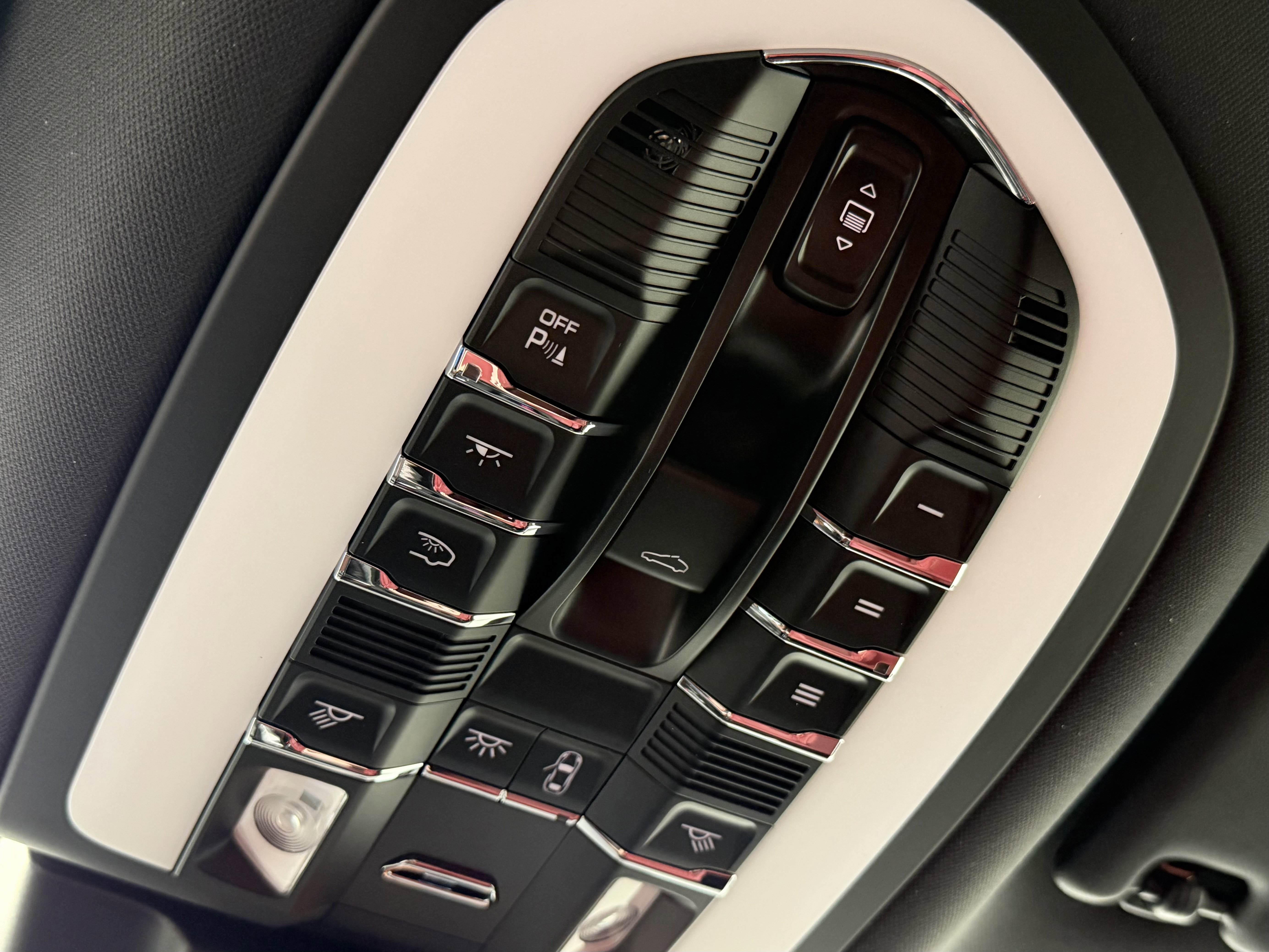 New 2026 Porsche Macan image 36