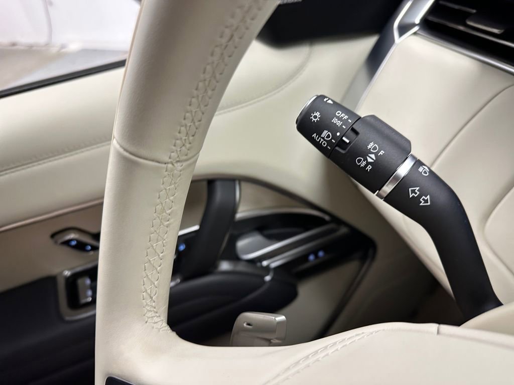 Used 2024 Land Rover Range Rover Long Wheelbase SE image 19