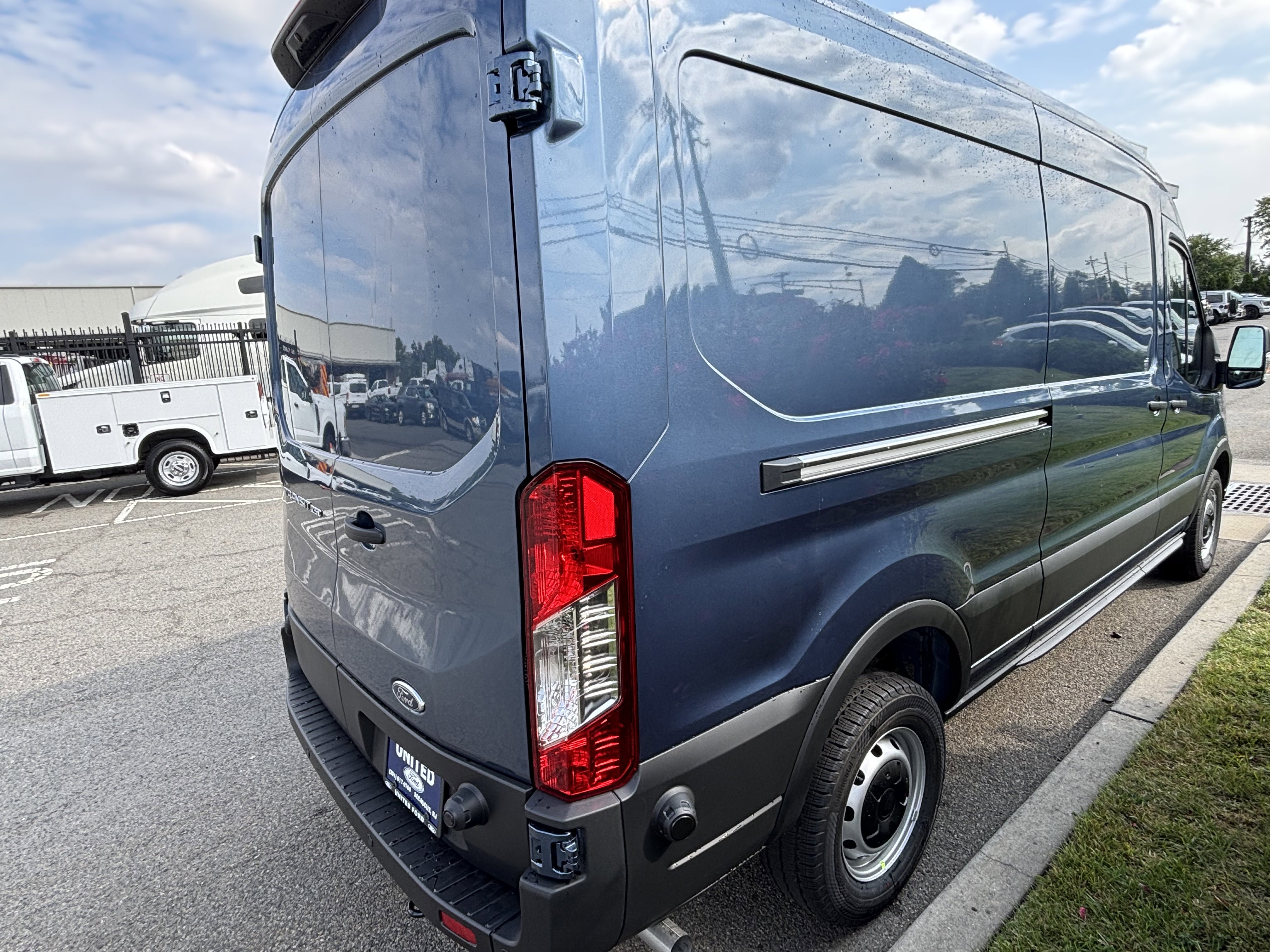 New 2025 Ford Transit 250 148 Medium Roof image 8