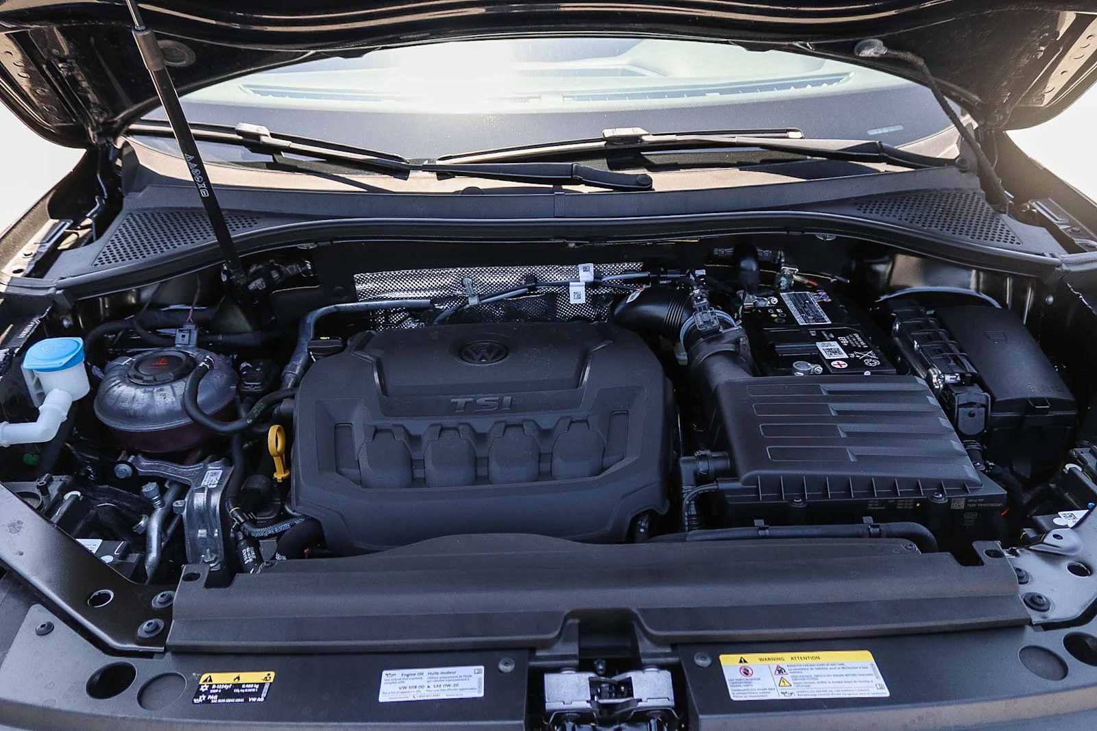 Used 2023 Volkswagen Tiguan SE w/ Panoramic Sunroof Package FWD image 29