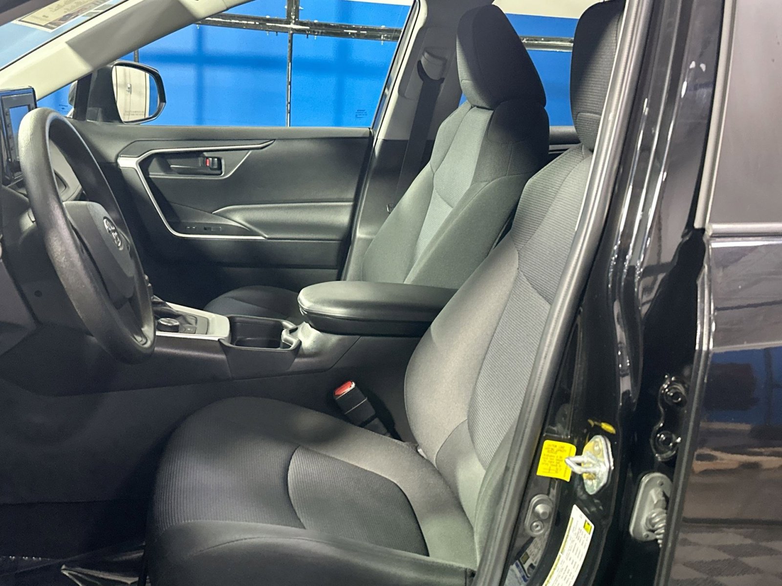 Used 2020 Toyota RAV4 LE image 13