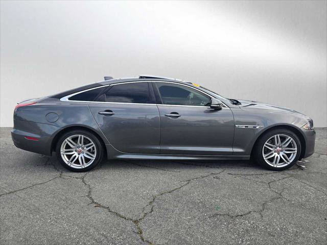 Used 2017 Jaguar XJ R-Sport image 2