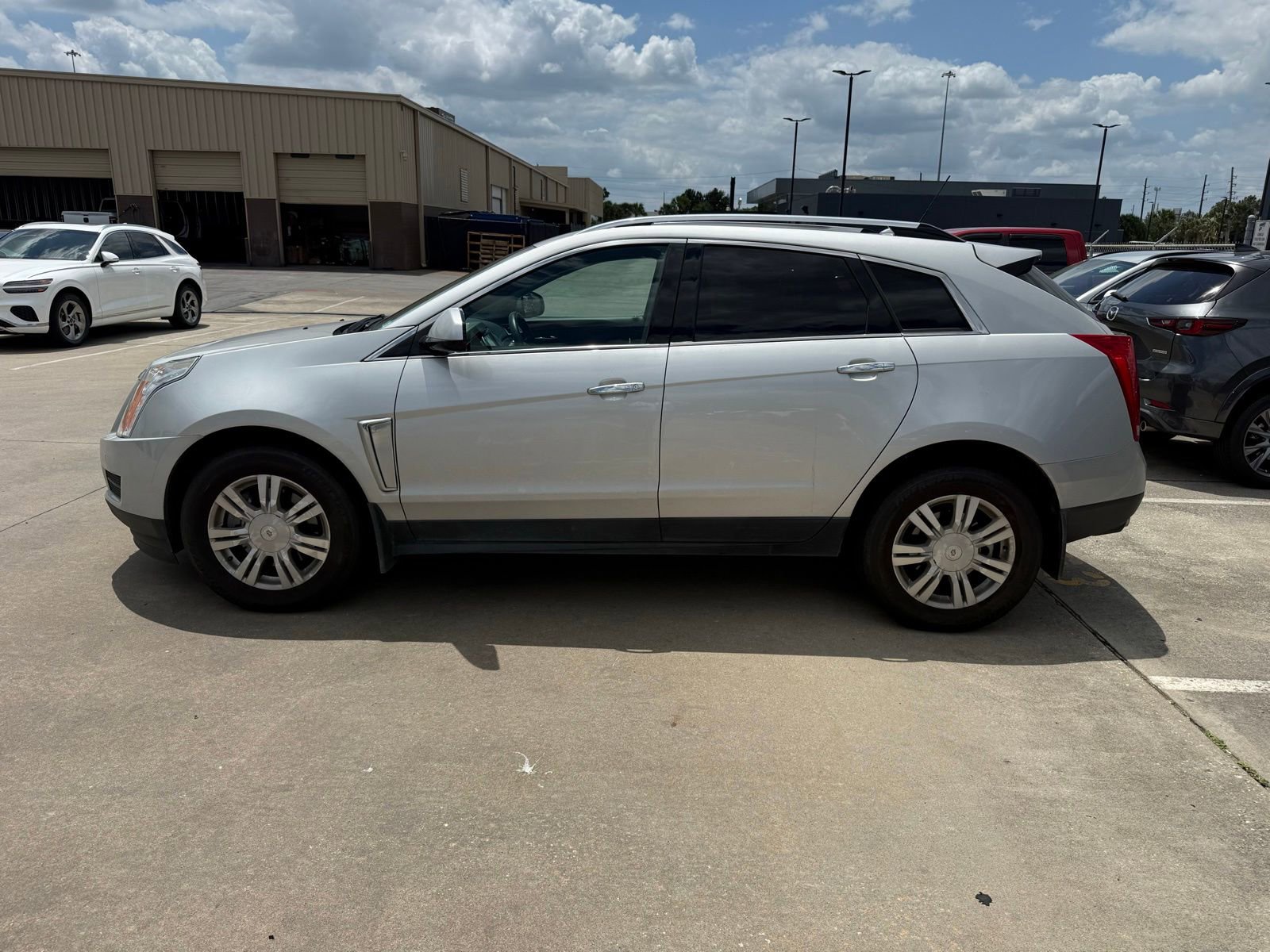 Used 2015 Cadillac SRX Luxury w/ Driver Awareness Package FWD image 3