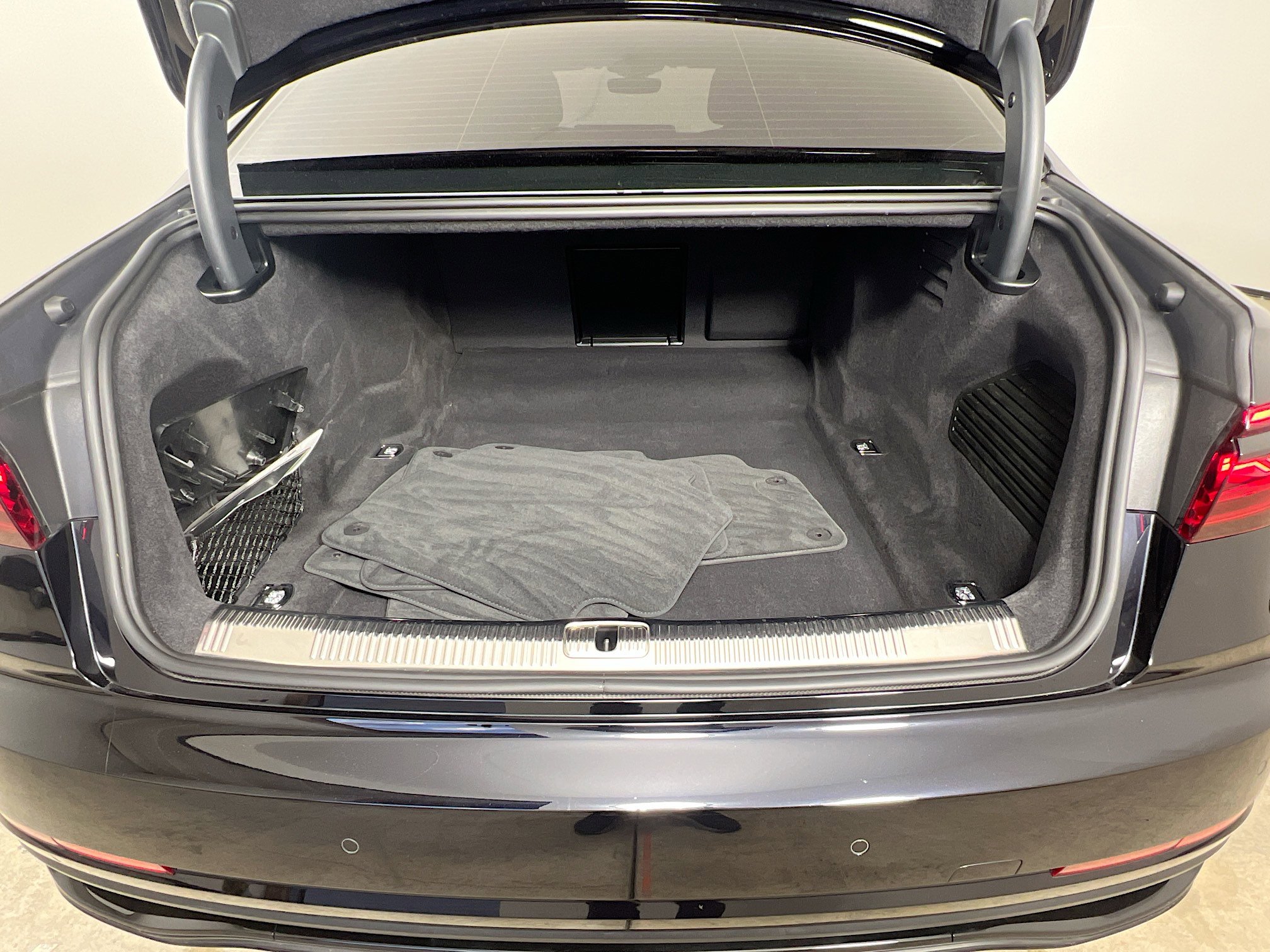 Used 2025 Audi A8 L 3.0T w/ Executive Package image 29