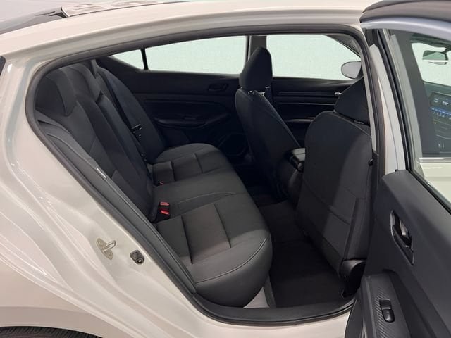 Used 2025 Nissan Altima 2.5 SV FWD image 7