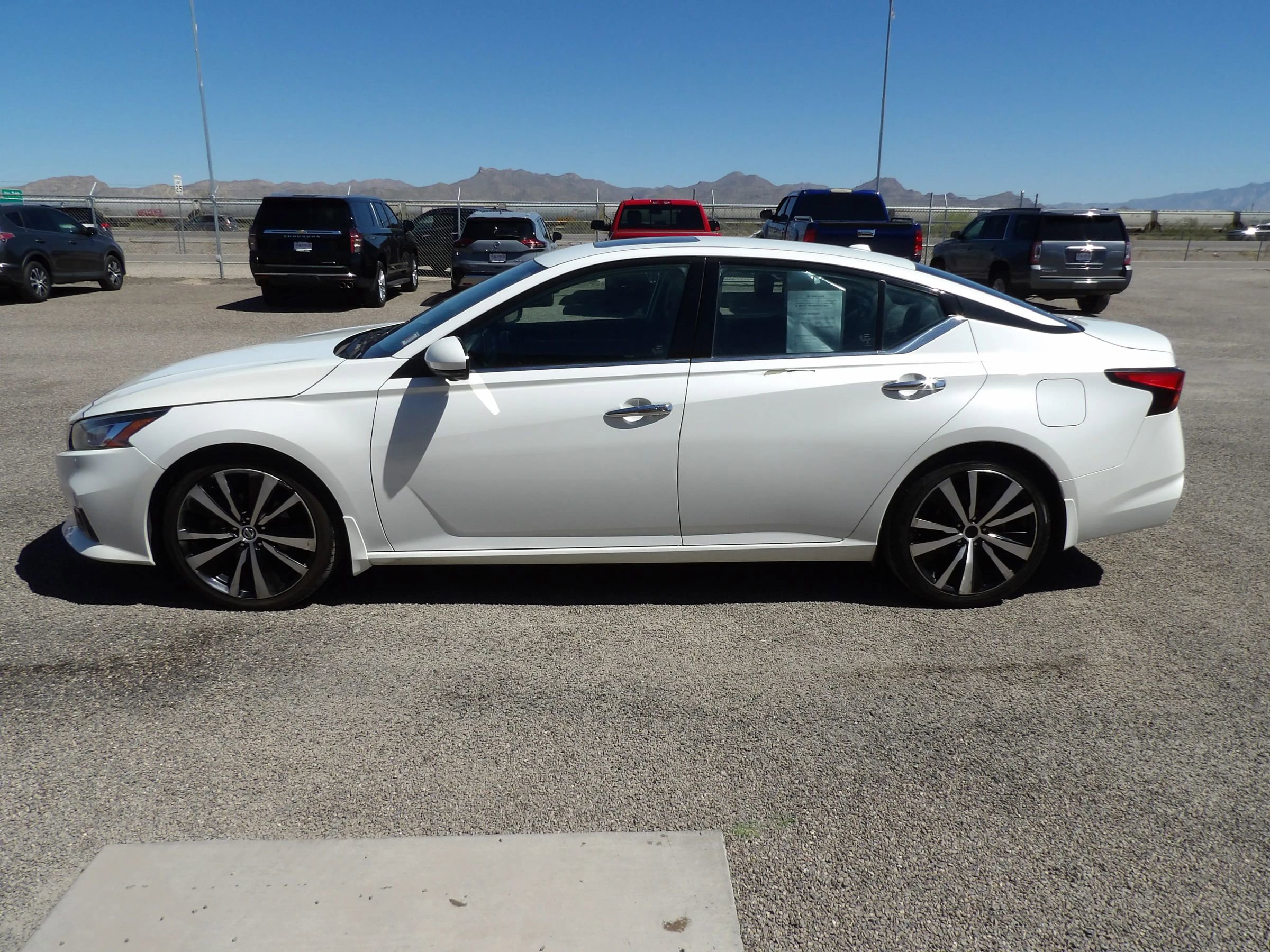 Used 2020 Nissan Altima 2.0 Platinum FWD image 5