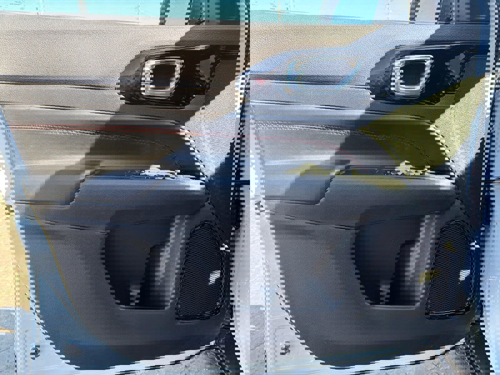 Used 2025 Jeep Compass Trailhawk image 12