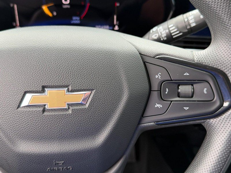Used 2025 Chevrolet Trax LT FWD image 25