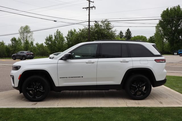 New 2026 Jeep Grand Cherokee Limited w/ Limited Altitude Package AWD/4WD image 28