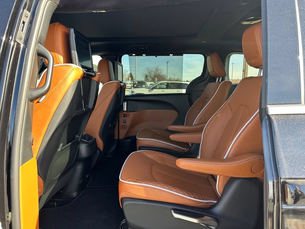 New 2026 Chrysler Pacifica Pinnacle AWD/4WD image 19
