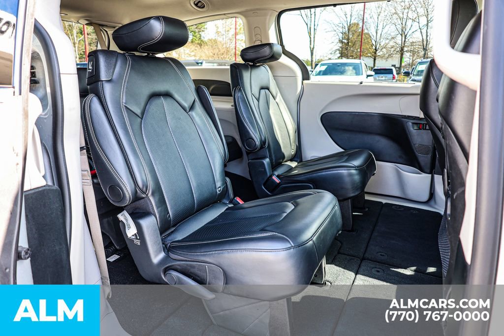 Used 2024 Chrysler Pacifica Touring-L FWD image 24