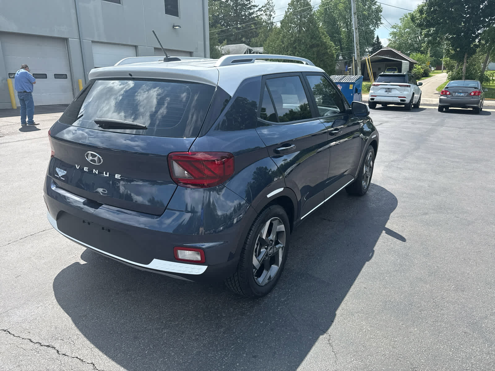 Used 2023 Hyundai Venue Limited image 3