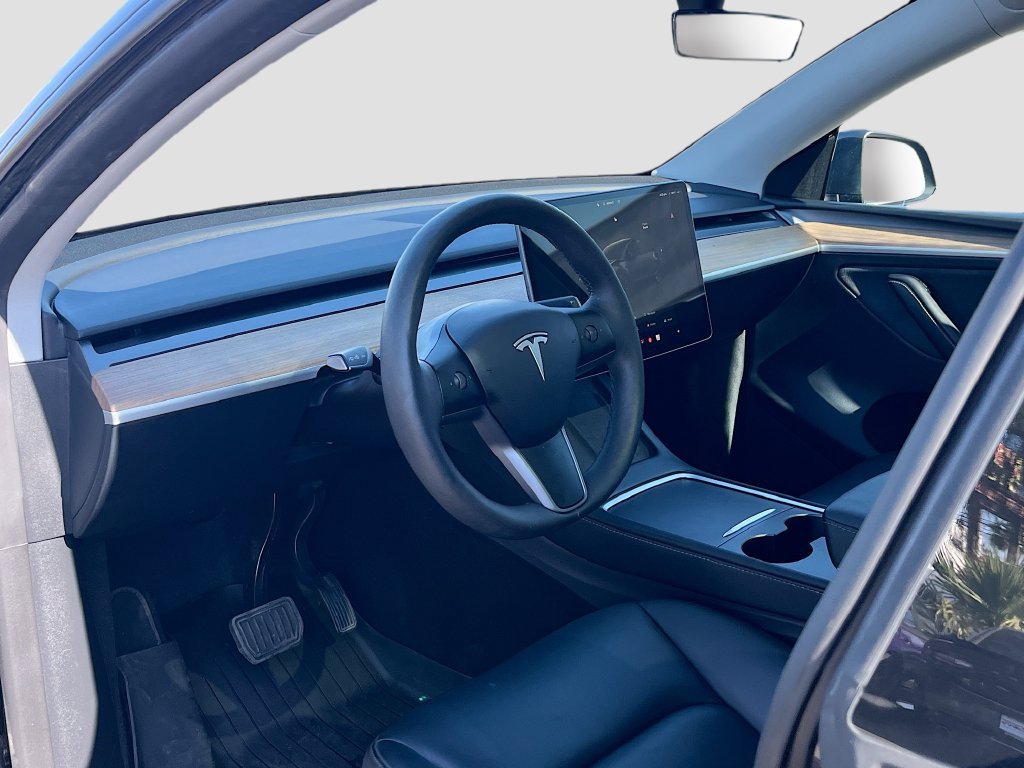 Used 2025 Tesla Model Y Long Range AWD/4WD image 9