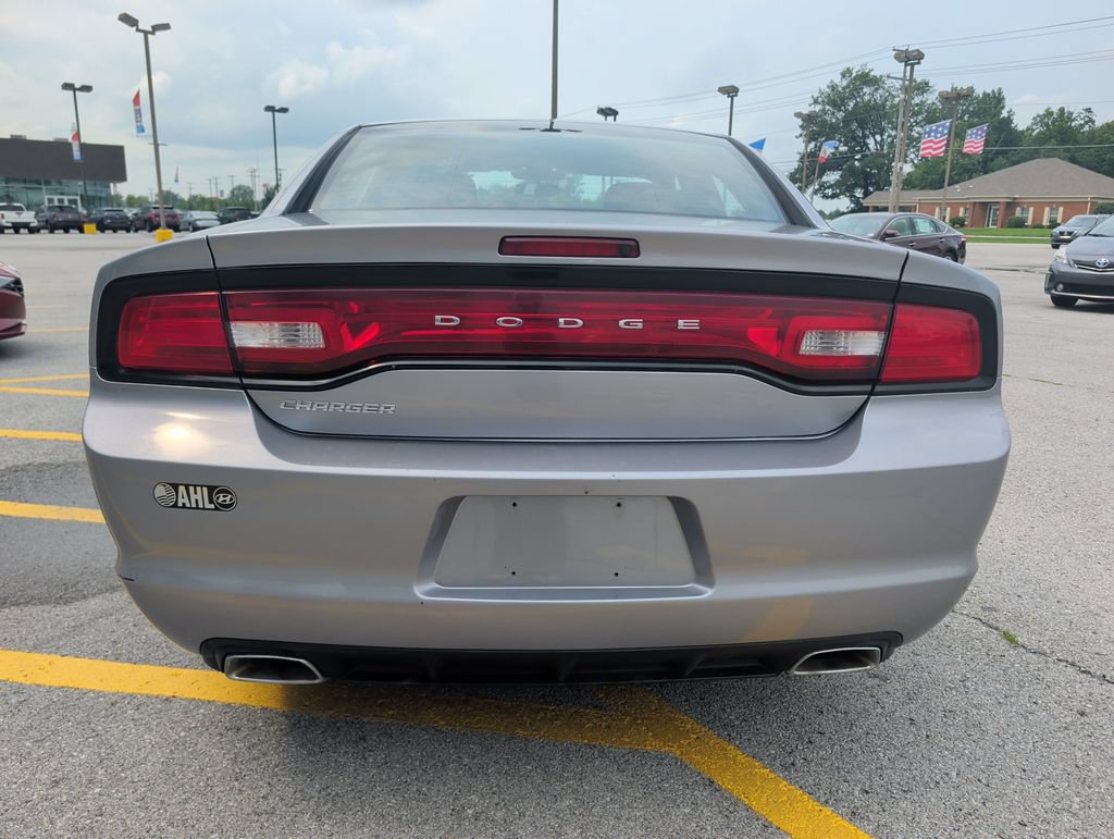 Used 2013 Dodge Charger SE RWD image 6