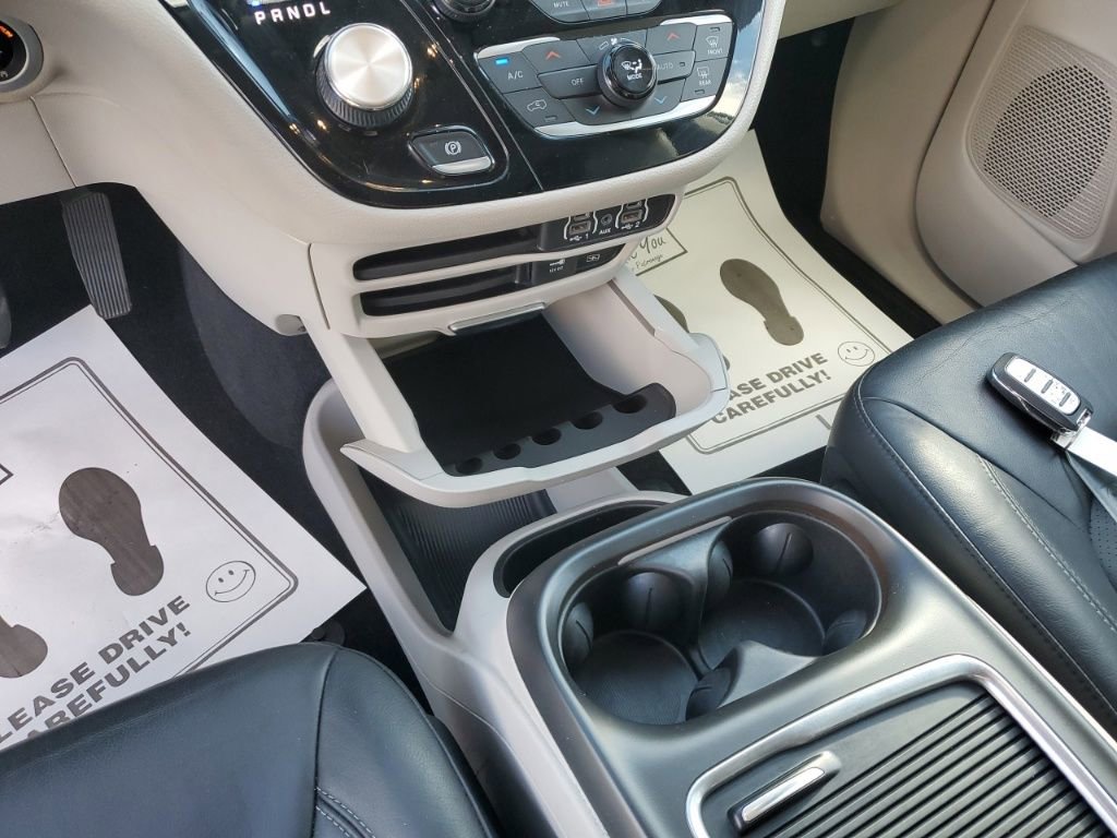 Used 2022 Chrysler Pacifica Touring-L image 23