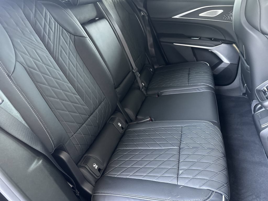 New 2026 Cadillac Lyriq V w/ Exterior Carbon Fiber Package AWD/4WD image 37