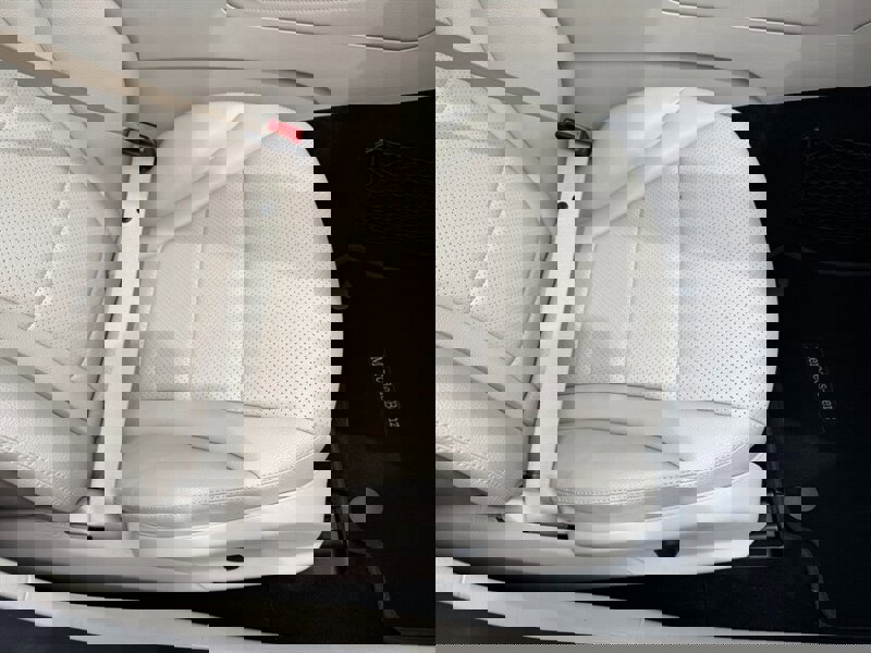 Used 2018 Mercedes-Benz GLC 300 4MATIC w/ Premium Package image 48