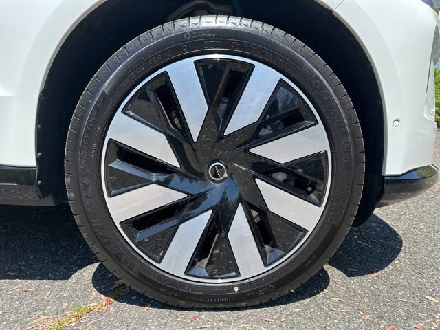 New 2025 Volvo EX90 Plus w/ Protection Package Premier AWD/4WD image 9