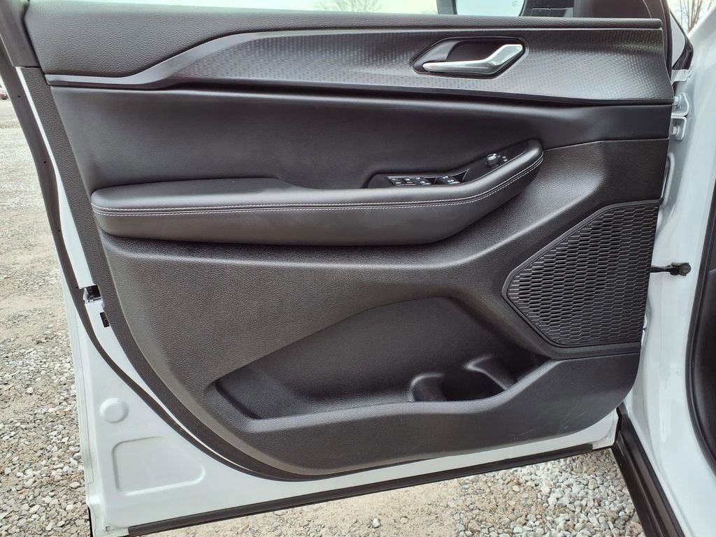 Used 2025 Jeep Grand Cherokee L Laredo w/ Luxury Tech Group I image 22