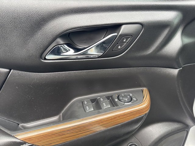 Used 2018 GMC Acadia SLE image 17