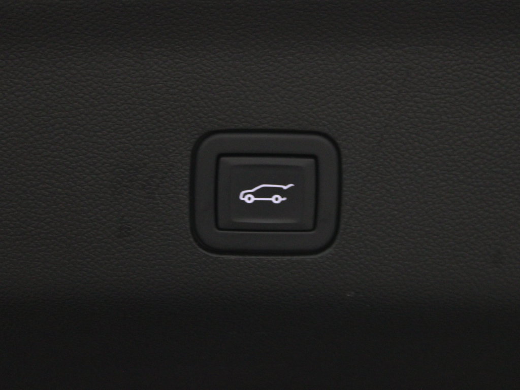 Used 2023 GMC Yukon XL Denali AWD/4WD image 50