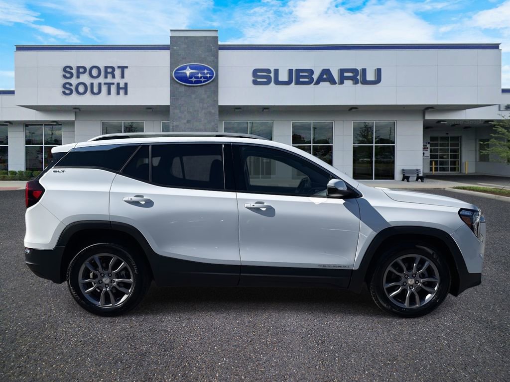 Used 2024 GMC Terrain SLT image 2