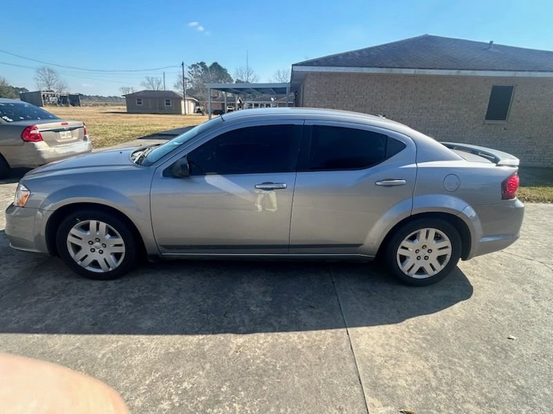 Used 2014 Dodge Avenger SE image 1