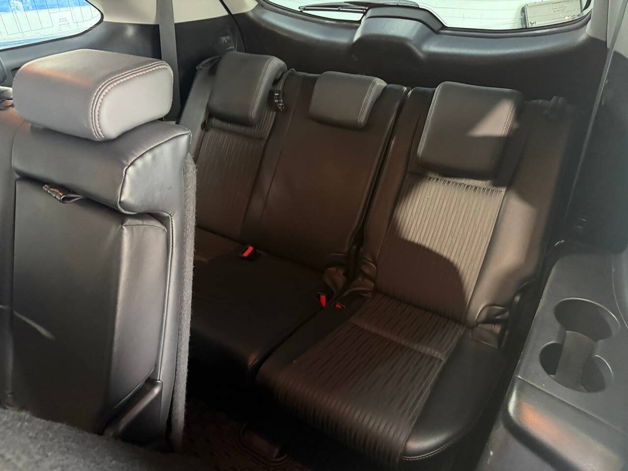 Used 2014 Toyota Highlander LE AWD/4WD image 18